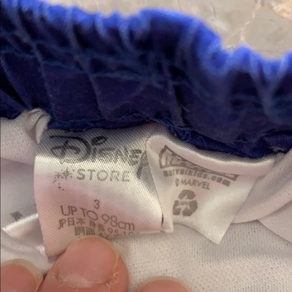 Spider-Man swim trunks and sun shirt - Picture 4 of 5